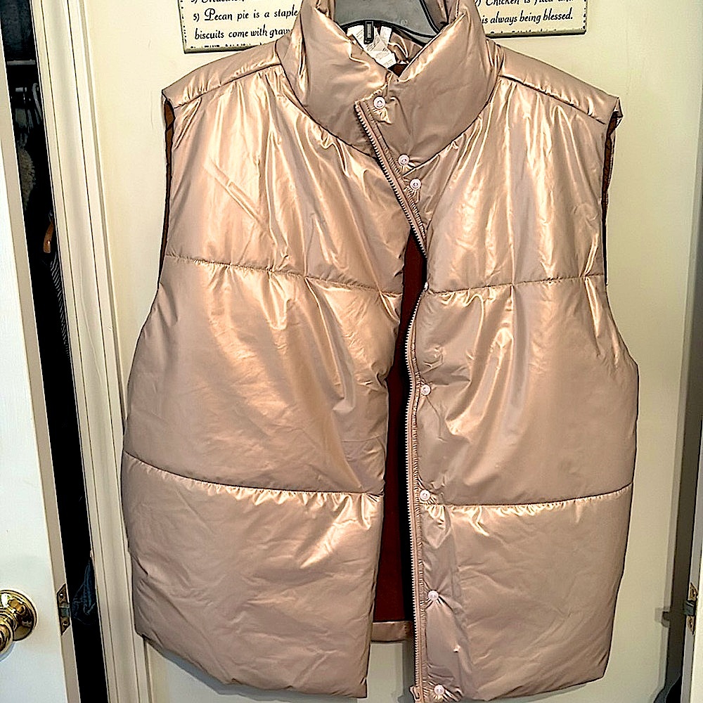 NWT- Fabletics Oversized Metallic Puffer Vest- medium women.